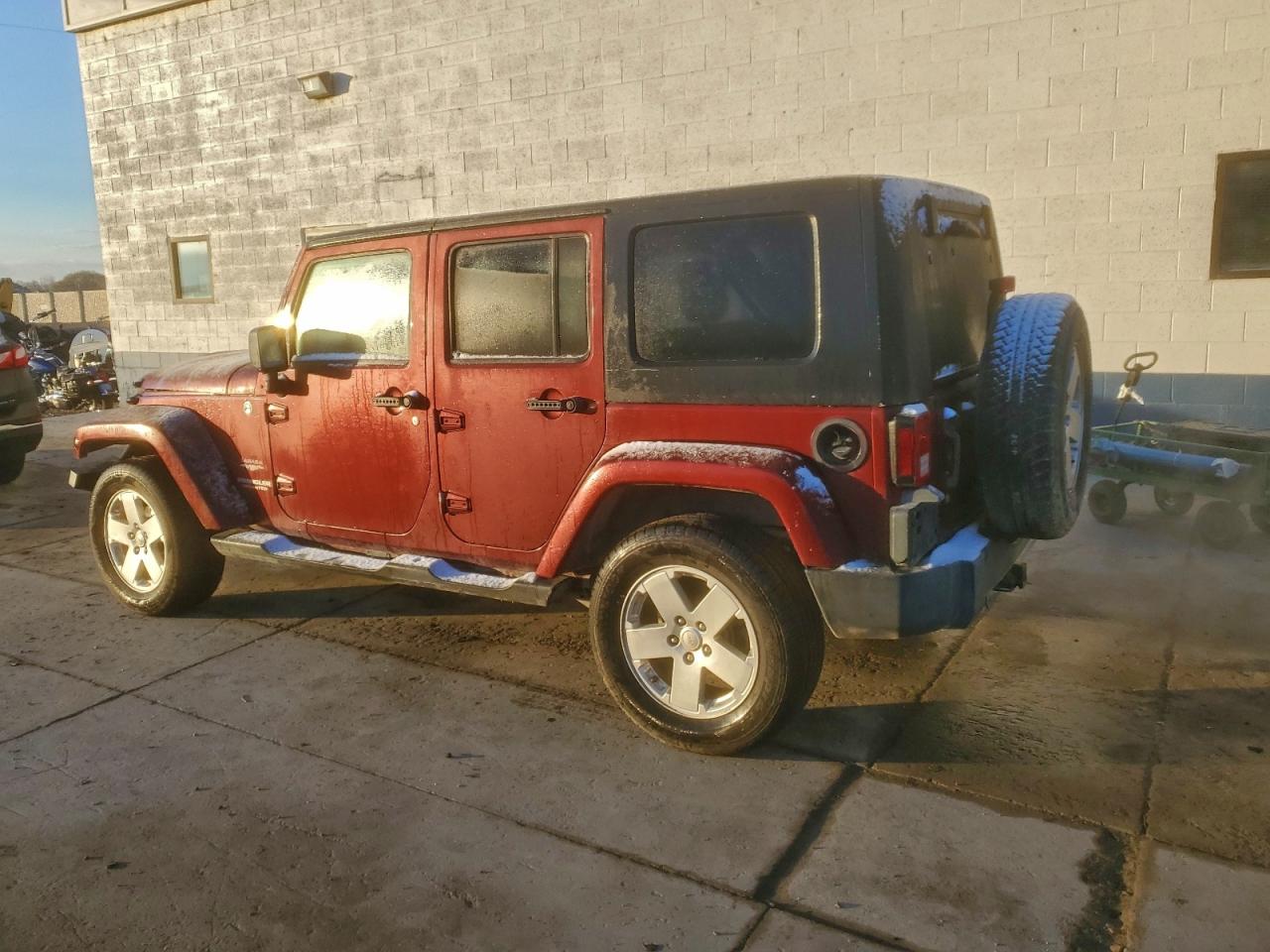 Jeep Wrangler Sahara Image 13