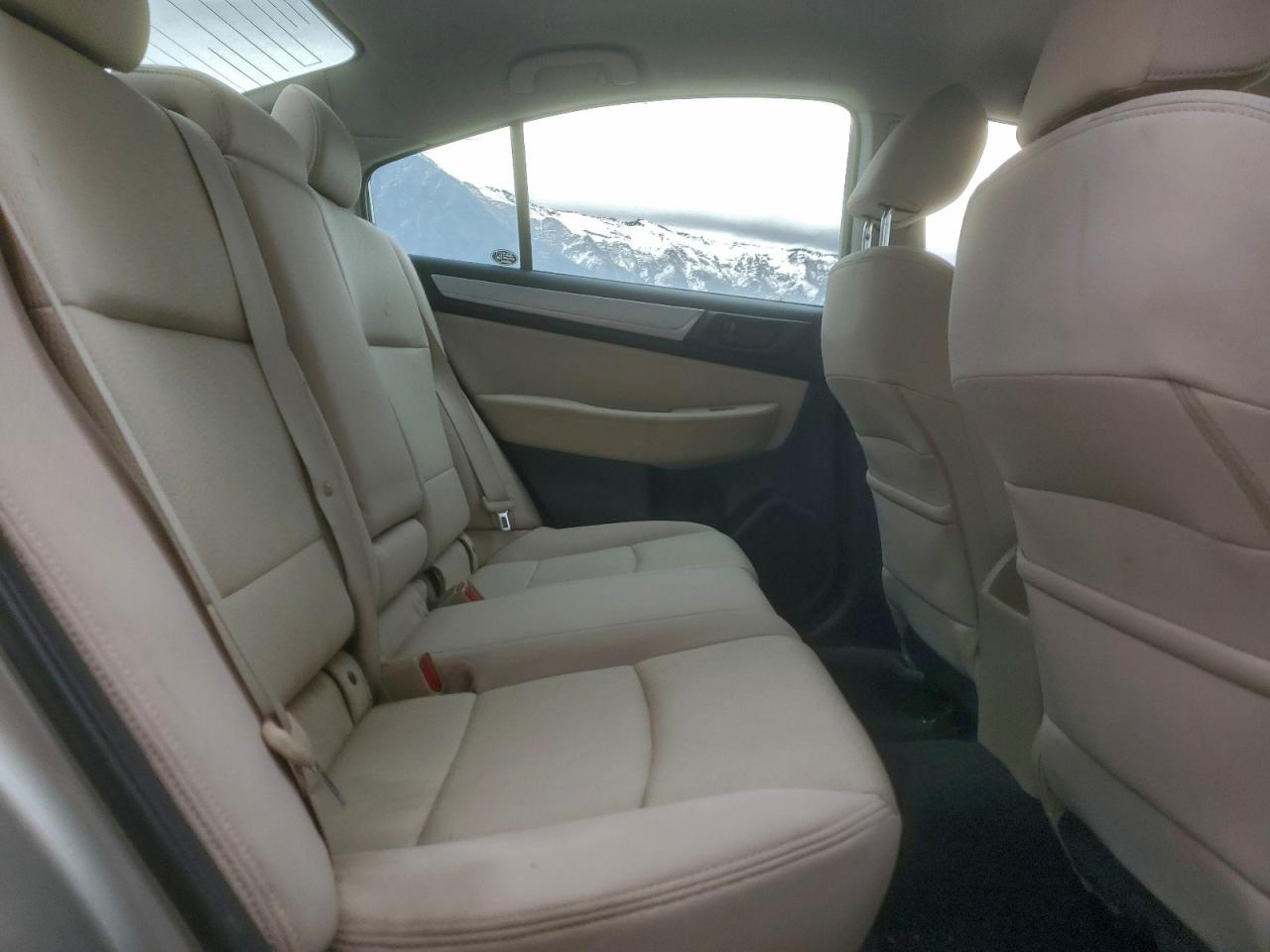 Subaru Legacy 2.5i Image 7