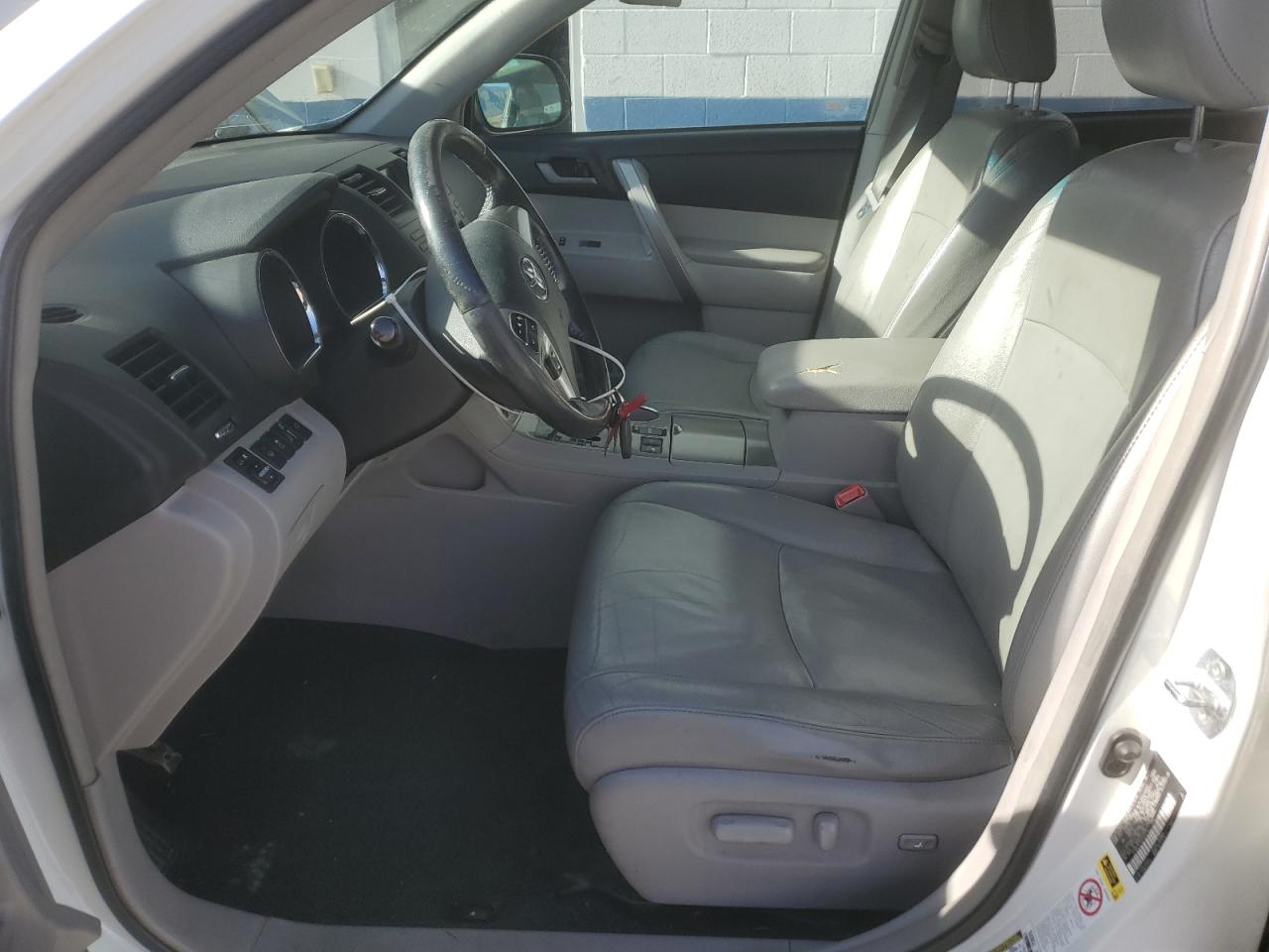 Toyota Highlander Base Image 8