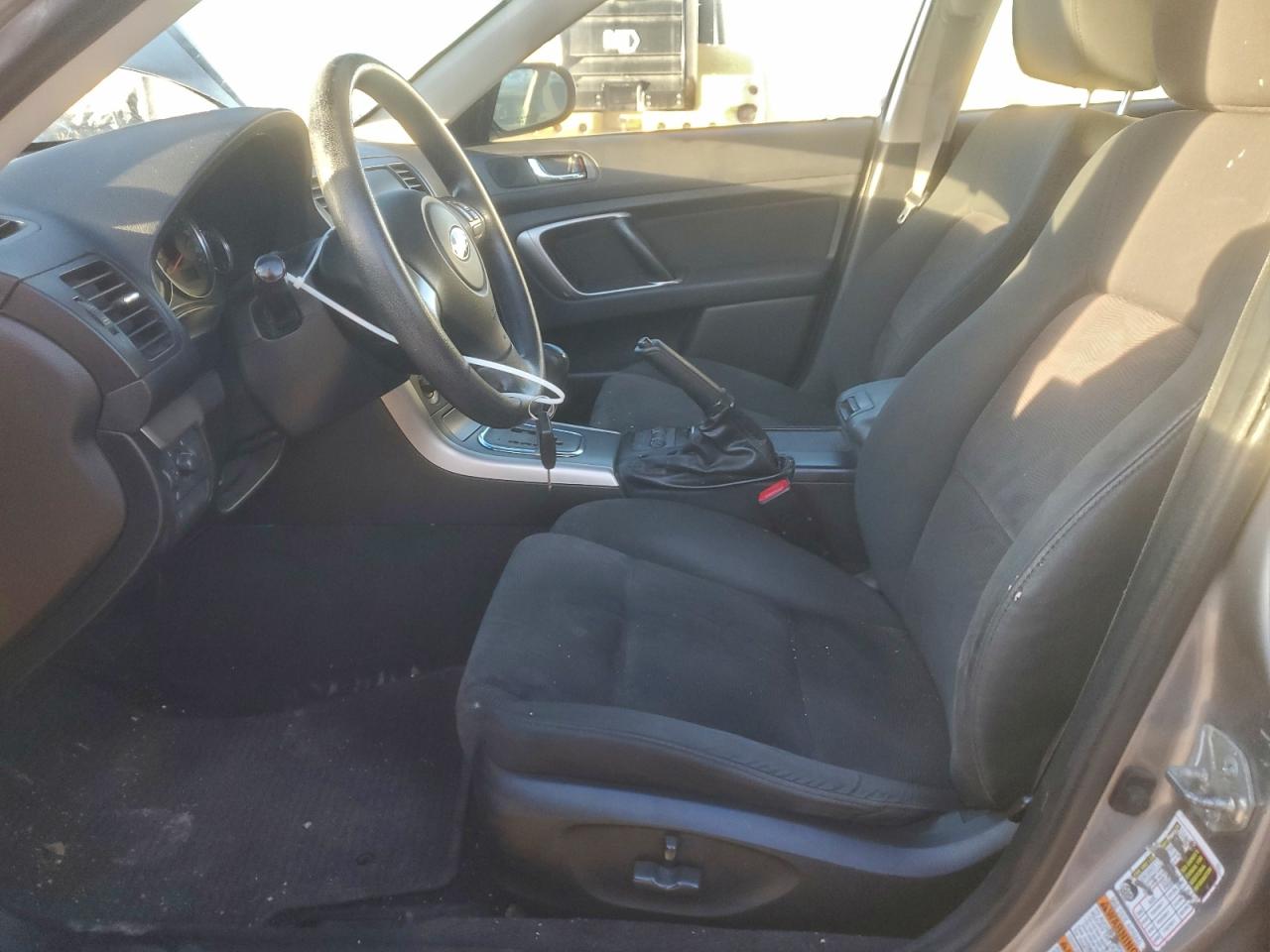 Subaru Outback 2.5i Image 5