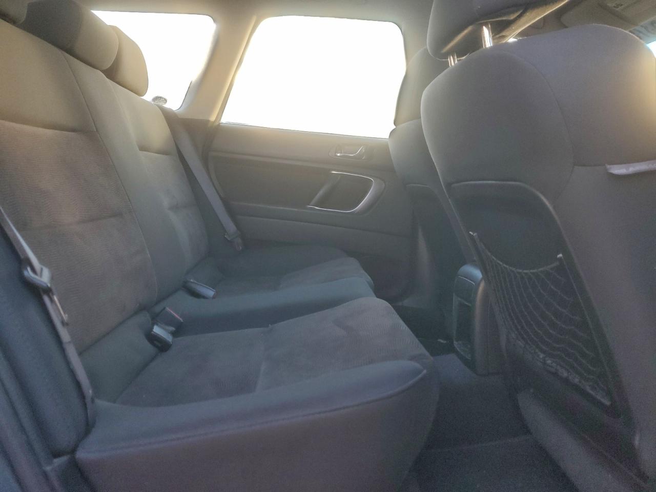 Subaru Outback 2.5i Image 12