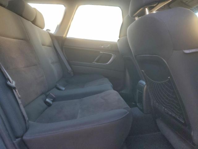 Subaru Outback 2.5i Image 12