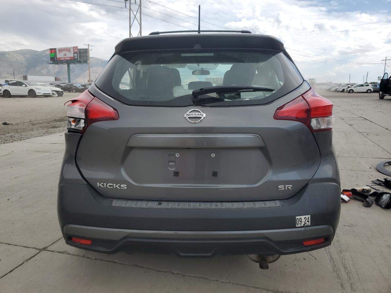 Nissan Kicks S Image 2