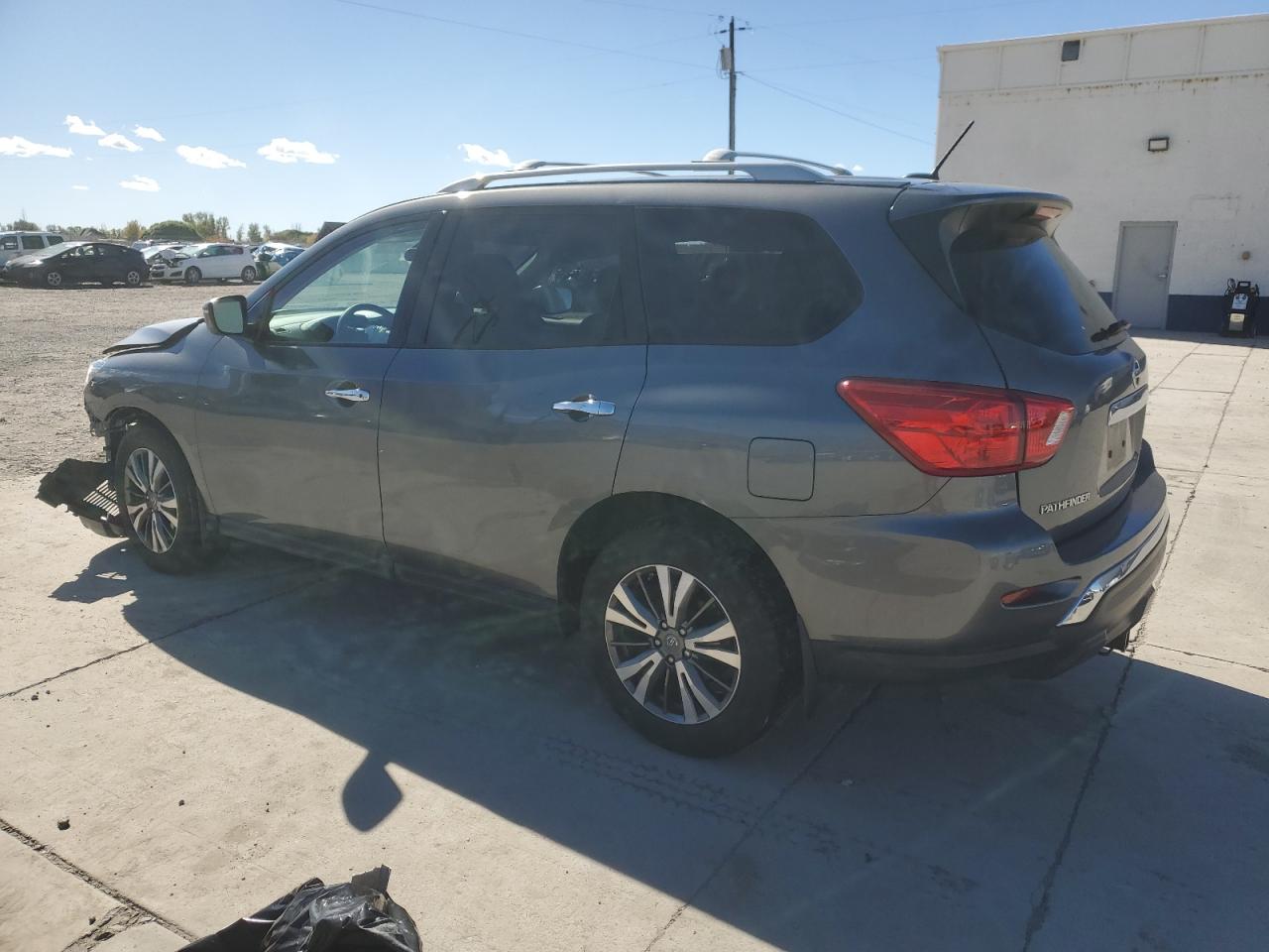 Nissan Pathfinder S Image 4