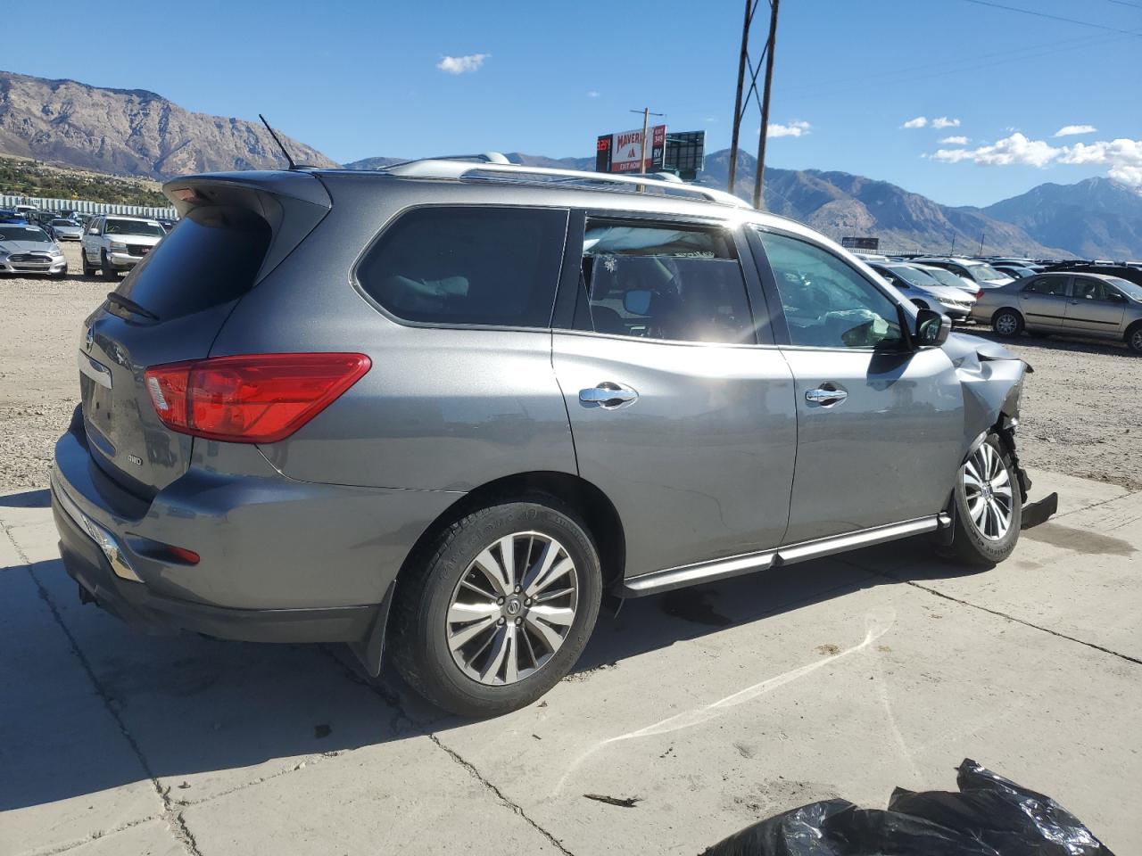 Nissan Pathfinder S Image 10