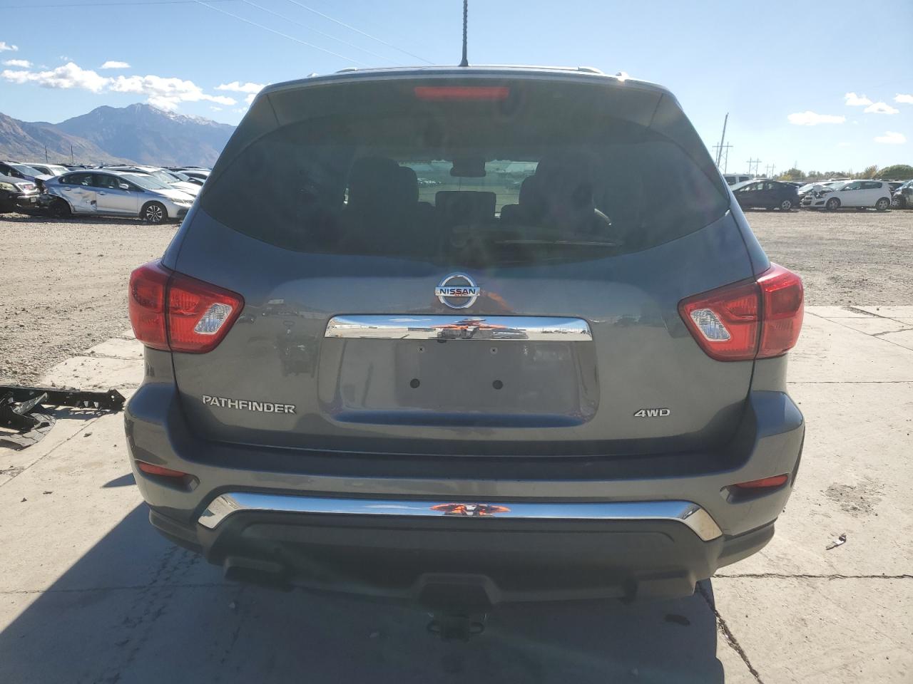 Nissan Pathfinder S Image 6