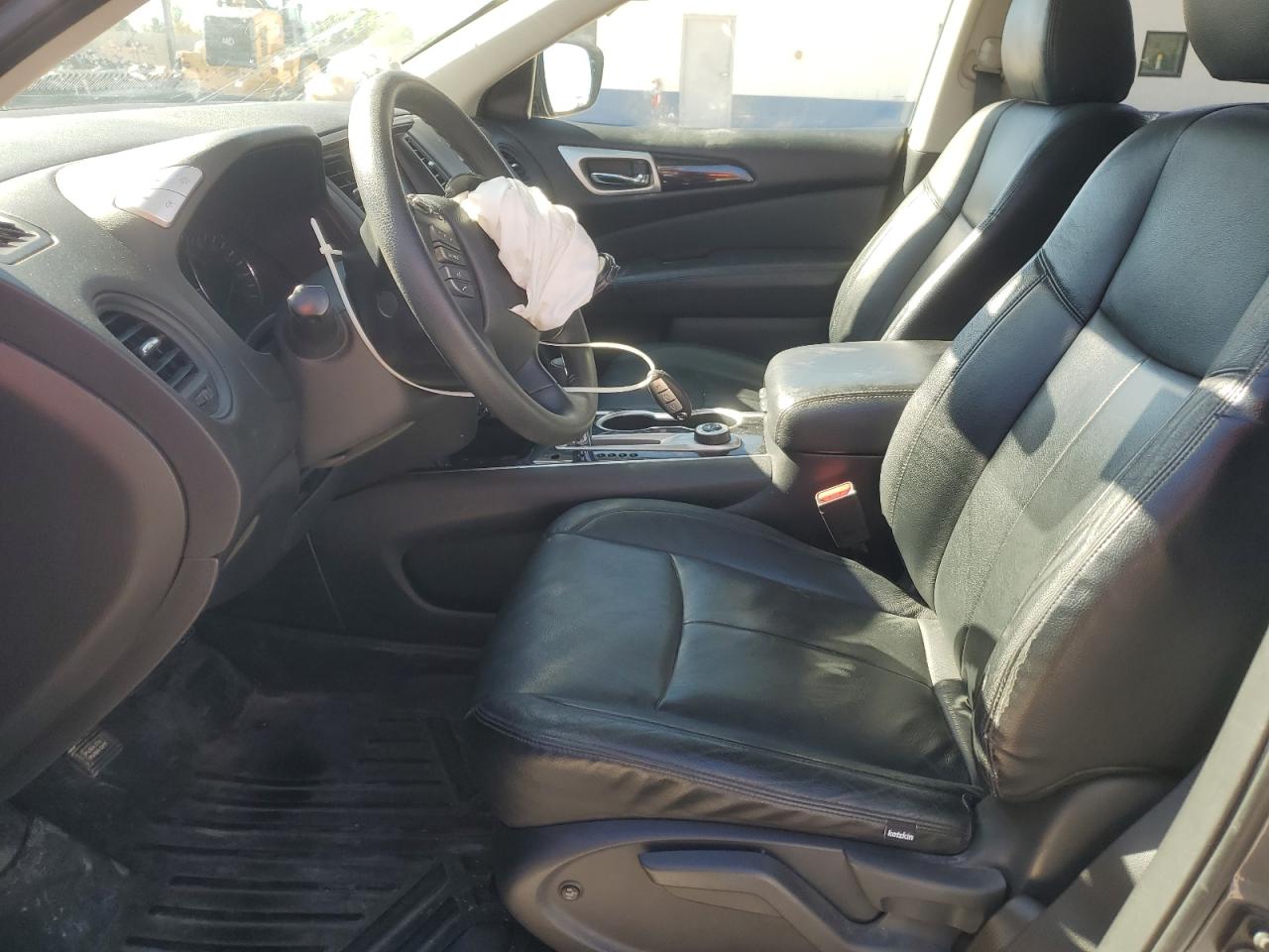 Nissan Pathfinder S Image 8