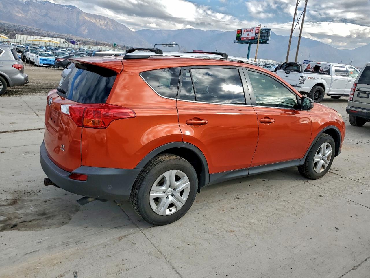 Toyota RAV4 Le Image 9