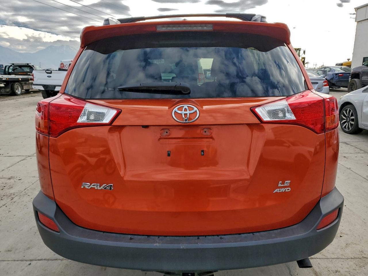 Toyota RAV4 Le Image 10
