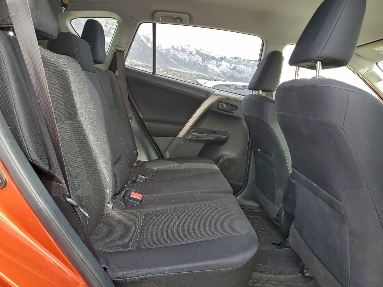 Toyota RAV4 Le Image 6