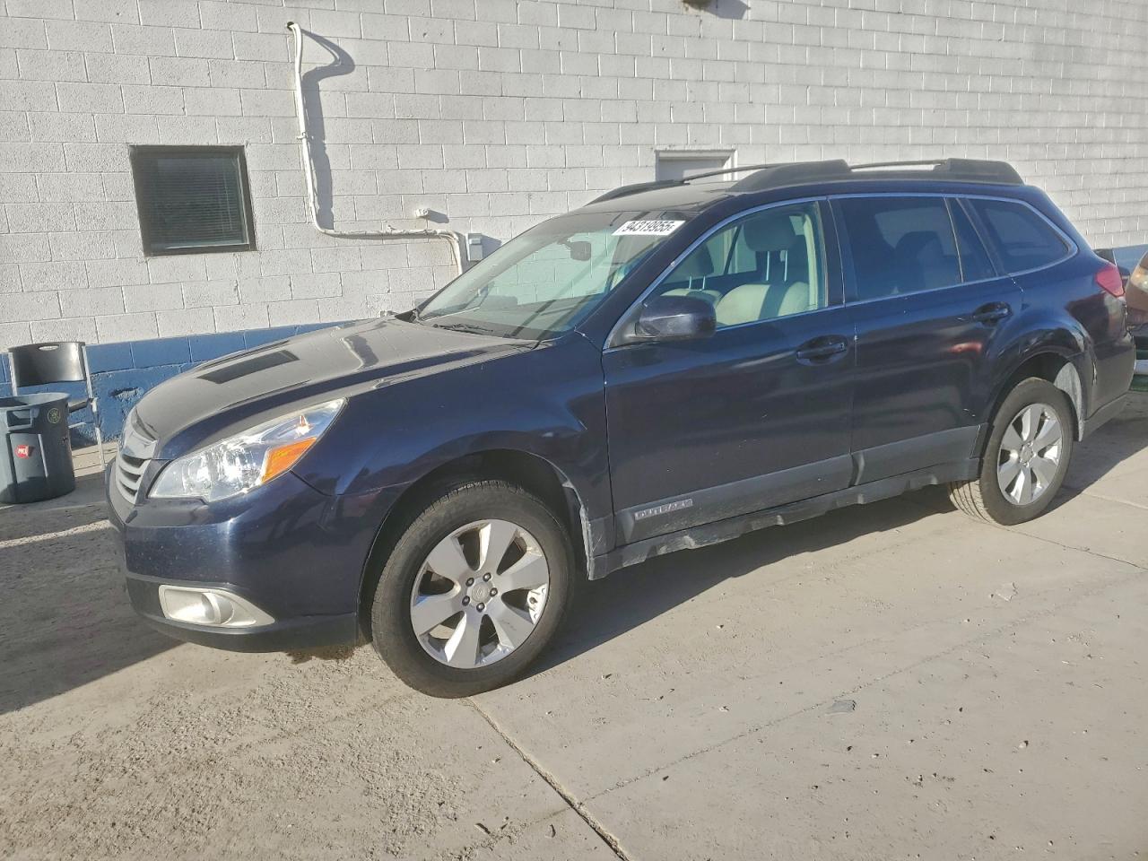 Subaru Outback 2.5i Premium Image 1