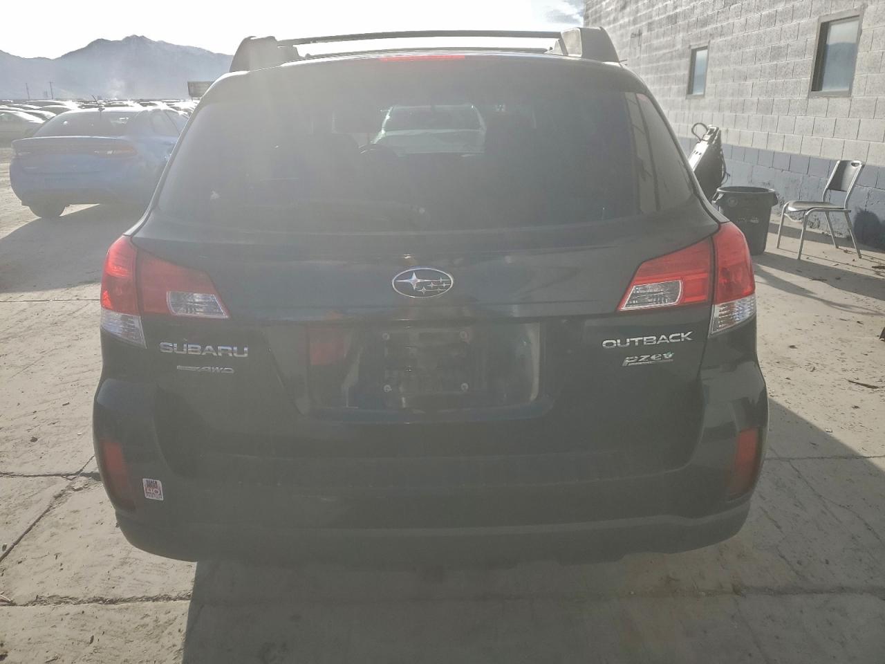Subaru Outback 2.5i Premium Image 13