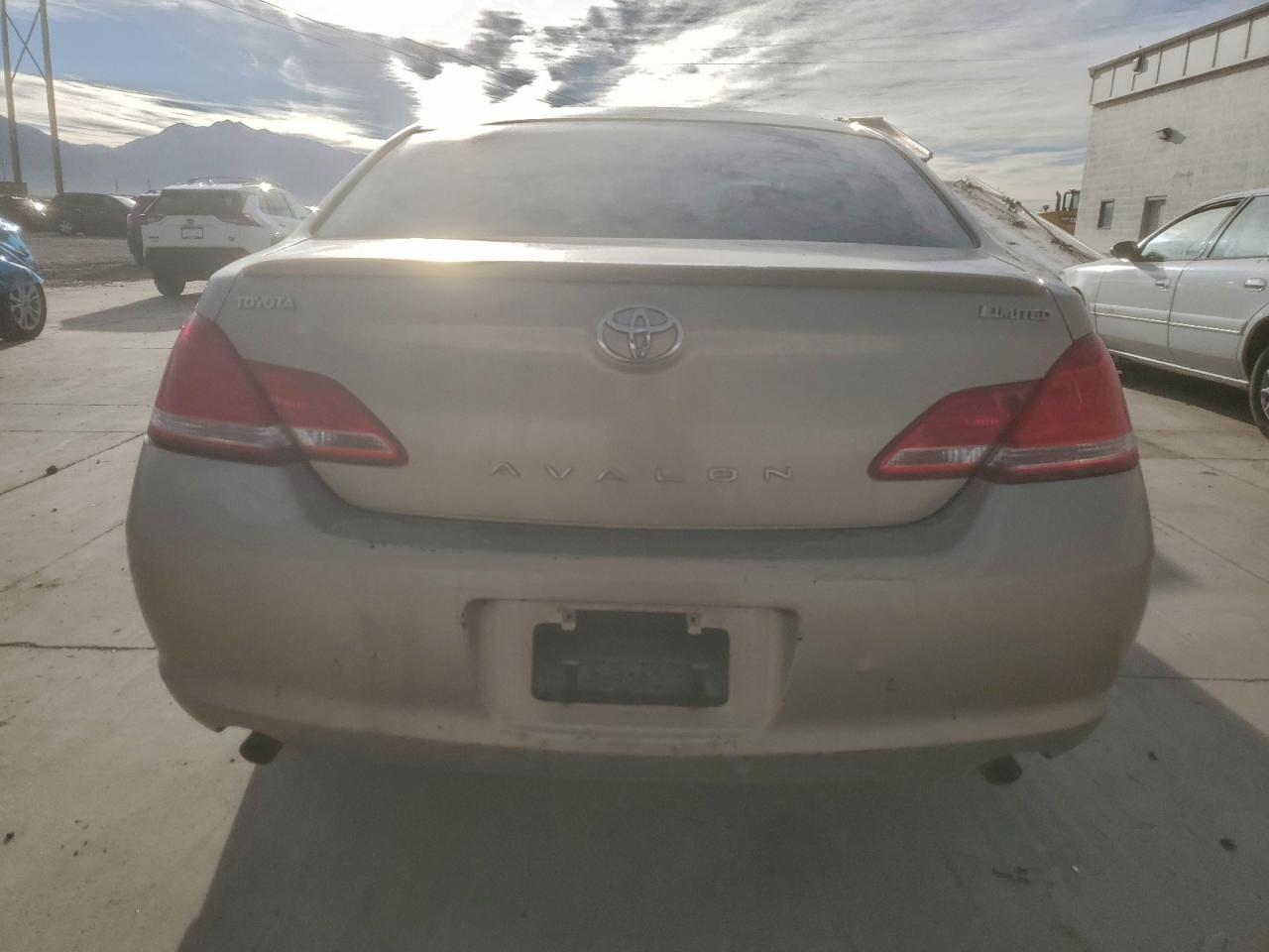 Toyota Avalon Xl Image 9