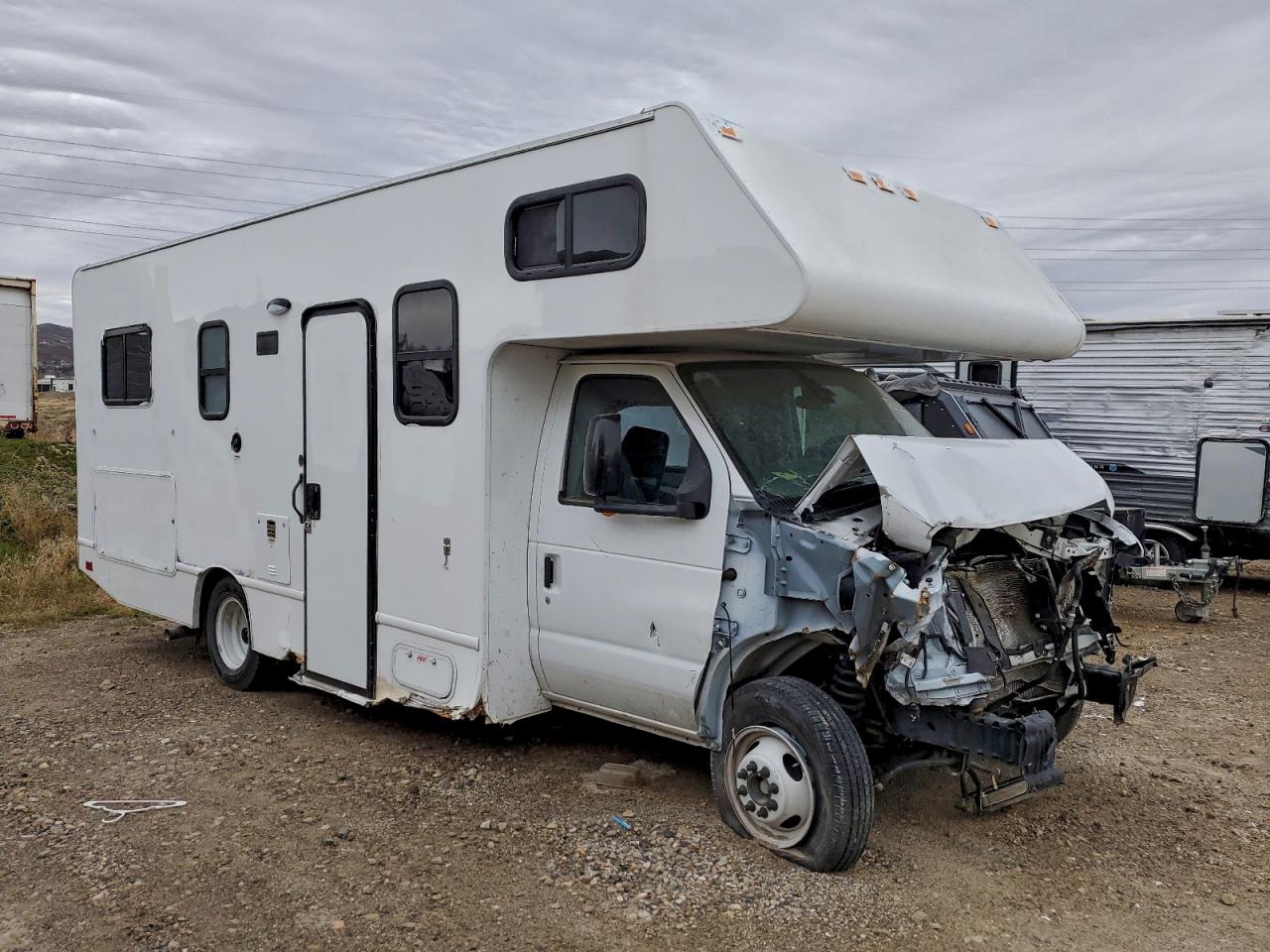 Ford Econoline E350 Super Duty Cutaway Van Image 1