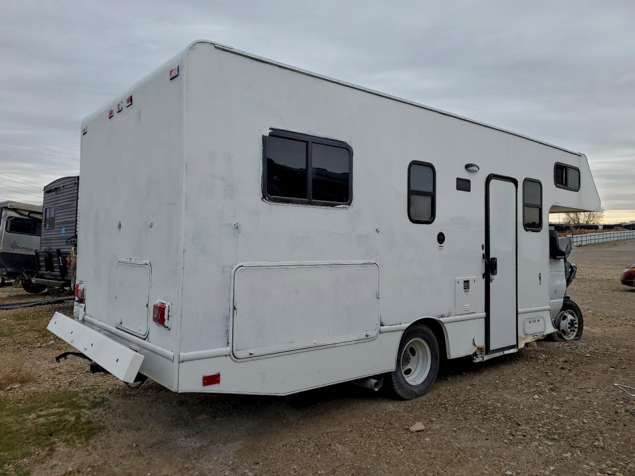 Ford Econoline E350 Super Duty Cutaway Van Image 8