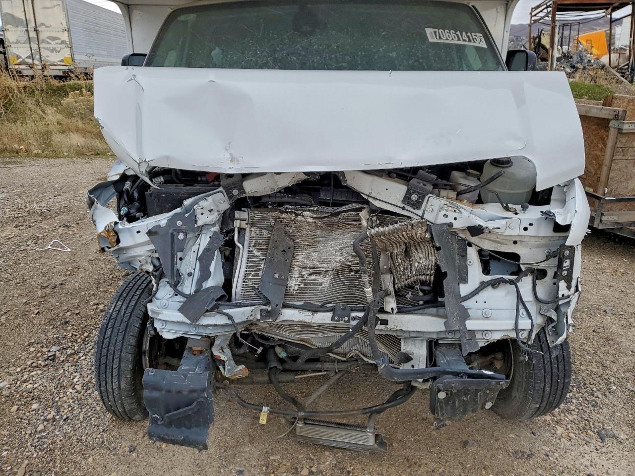 Ford Econoline E350 Super Duty Cutaway Van Image 6