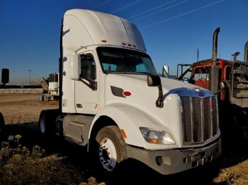  Salvage Peterbilt 579