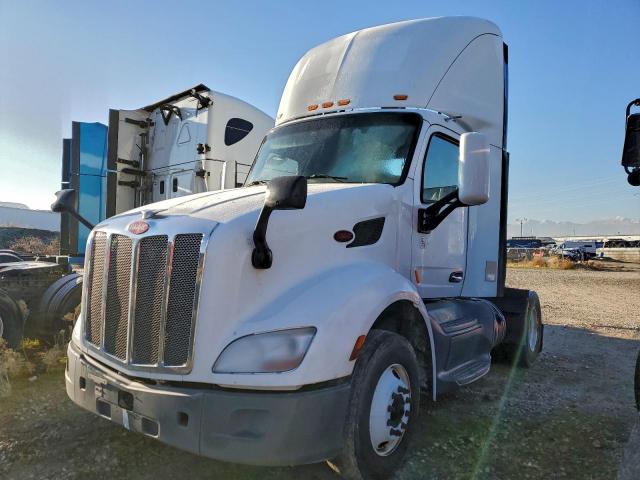 Peterbilt 579 Image 8