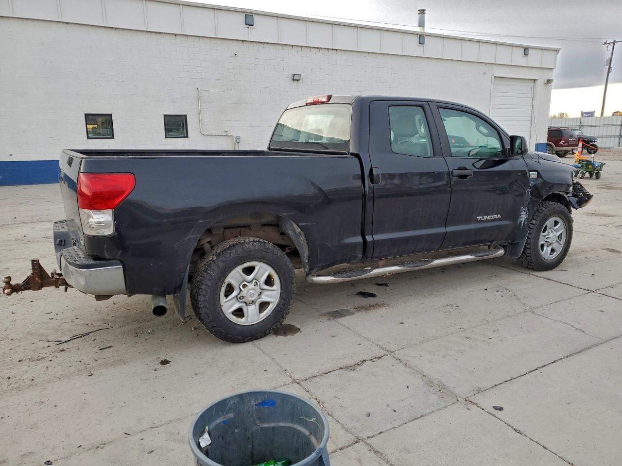 Toyota Tundra Double Cab Image 9