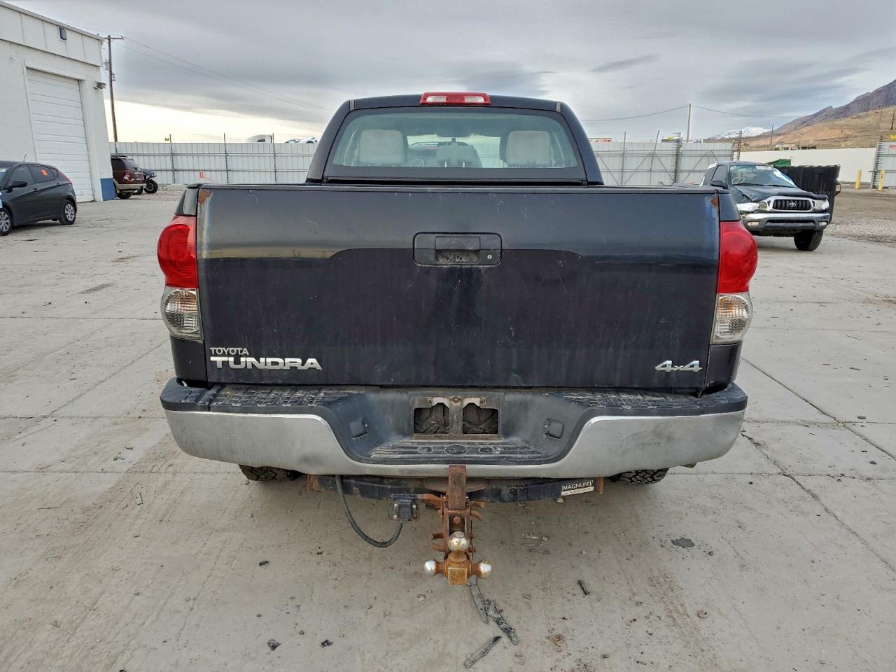 Toyota Tundra Double Cab Image 6