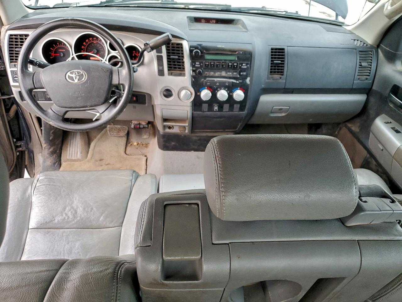 Toyota Tundra Double Cab Image 7