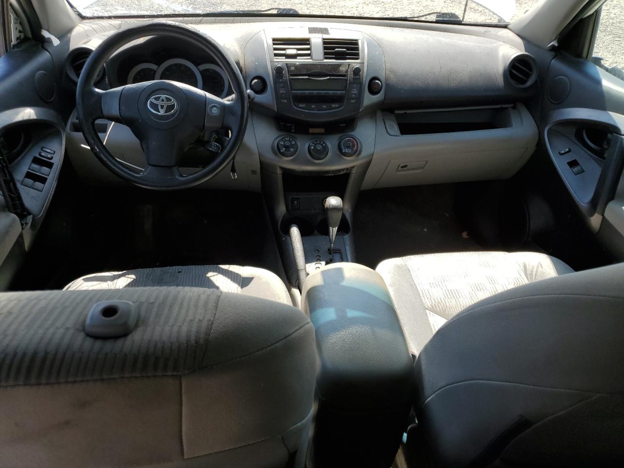 Toyota RAV4 Image 4