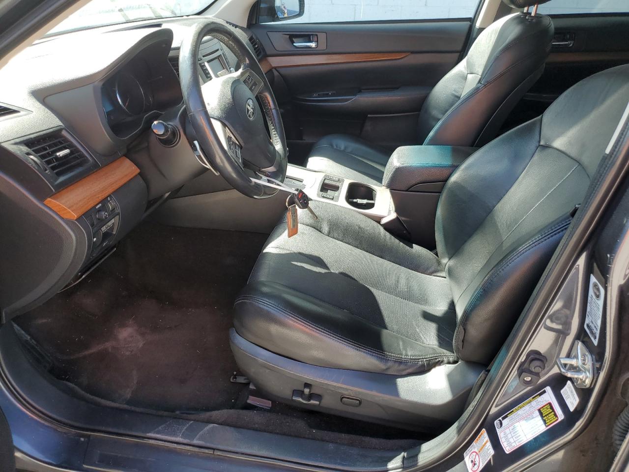 Subaru Outback 2.5i Limited Image 11