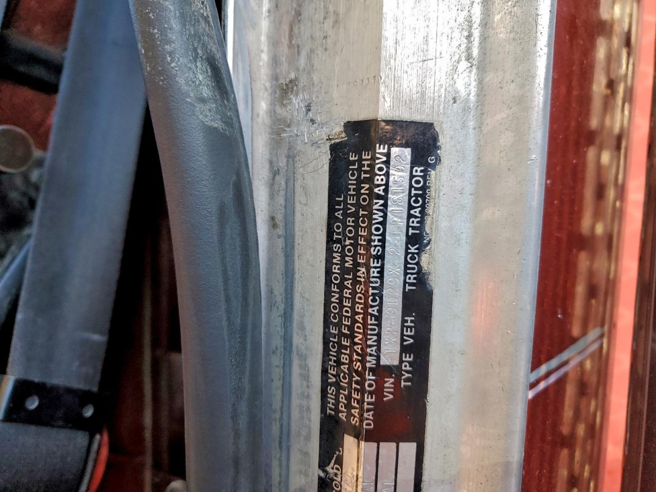 Peterbilt 359 Image 6