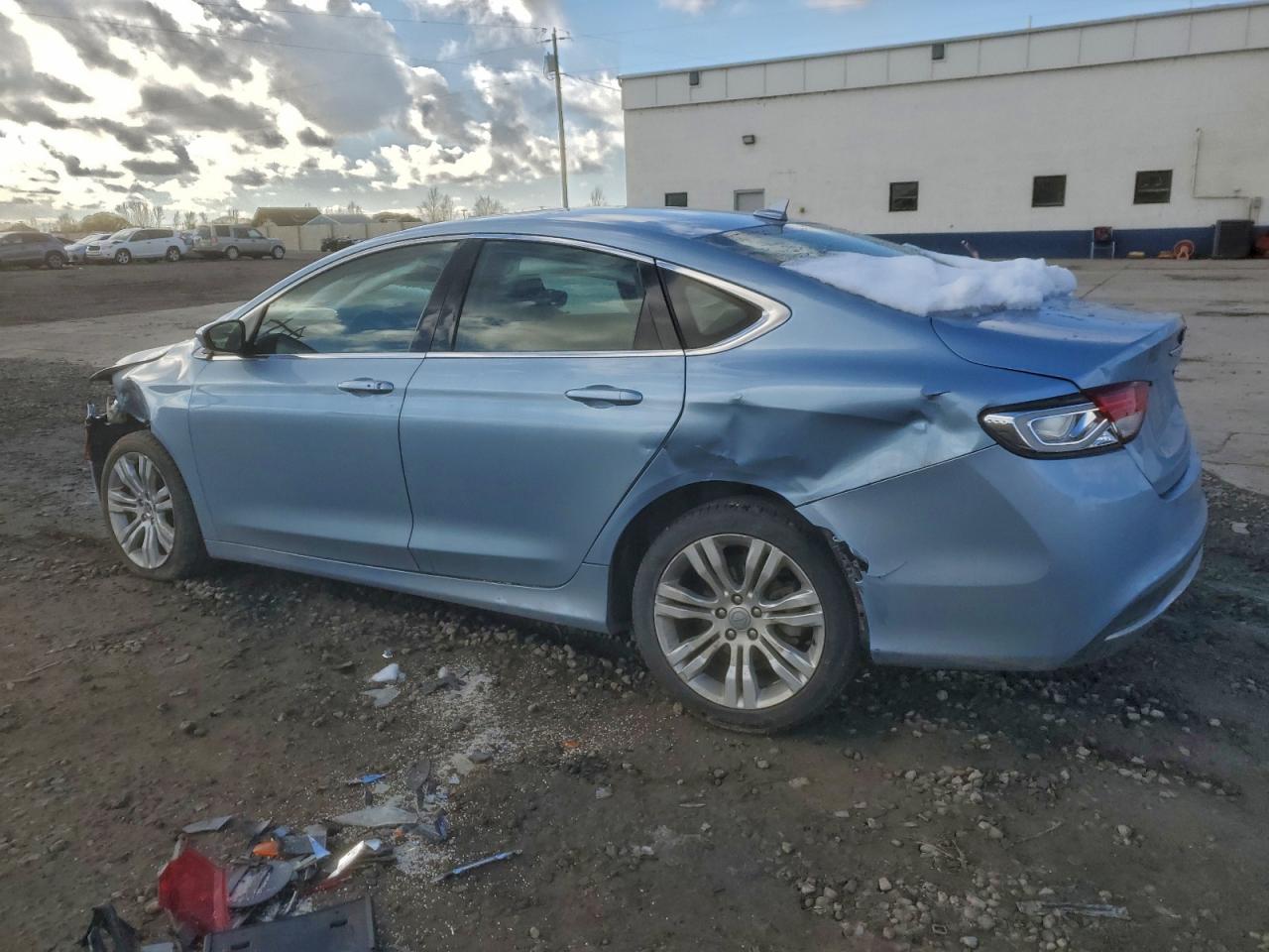Chrysler 200 Limited Image 2