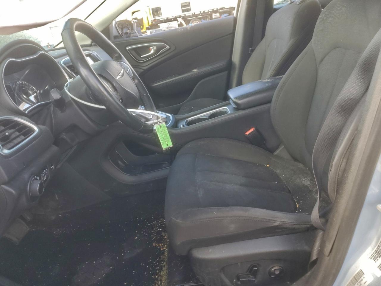 Chrysler 200 Limited Image 9