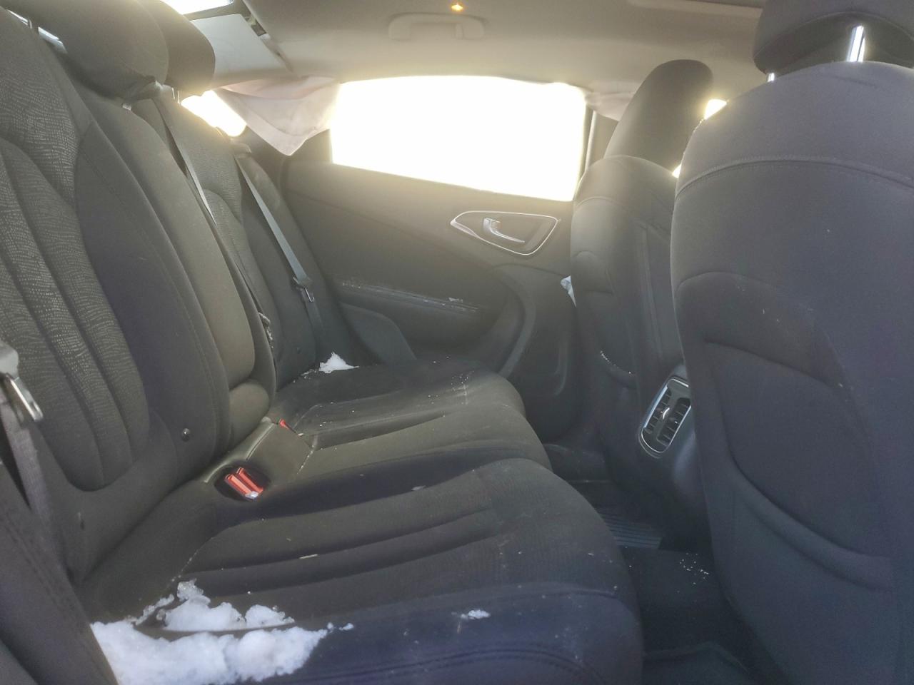 Chrysler 200 Limited Image 7