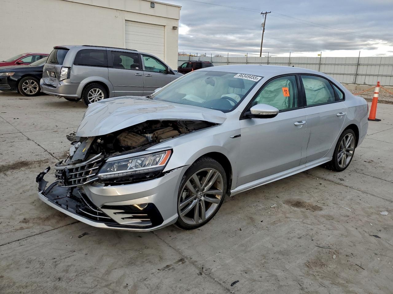 Volkswagen Passat S Image 1