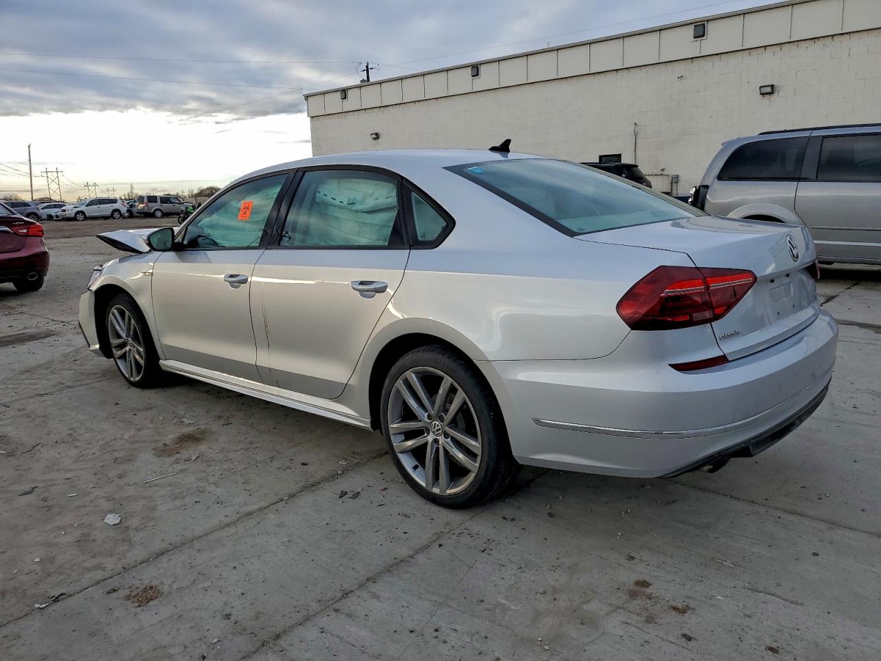 Volkswagen Passat S Image 6