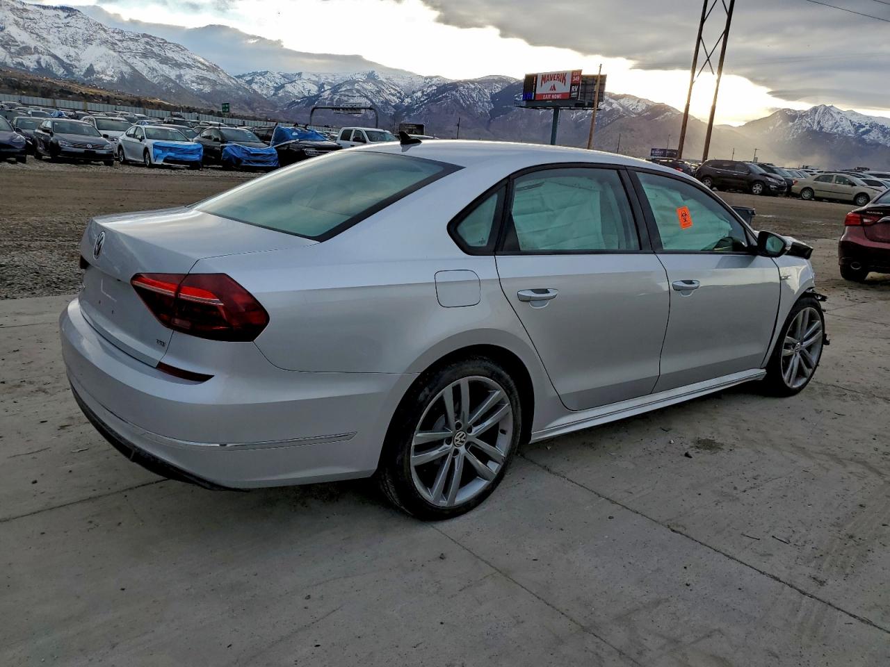 Volkswagen Passat S Image 8