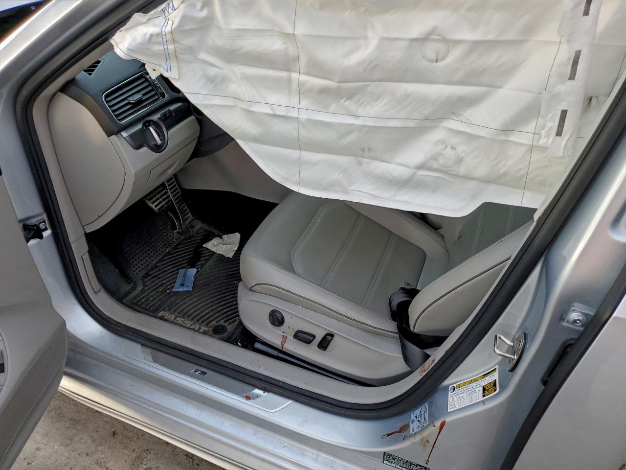 Volkswagen Passat S Image 2