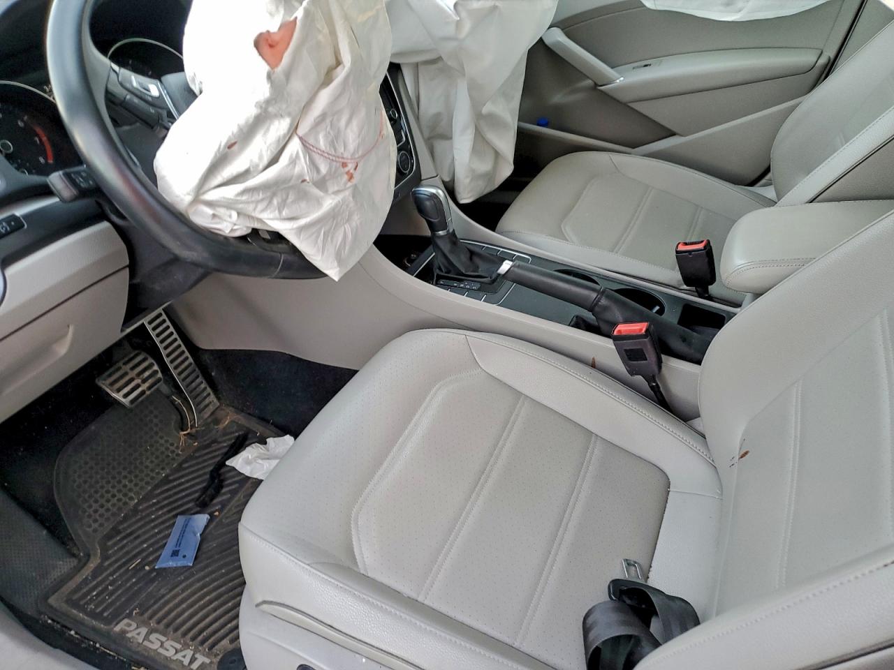 Volkswagen Passat S Image 11