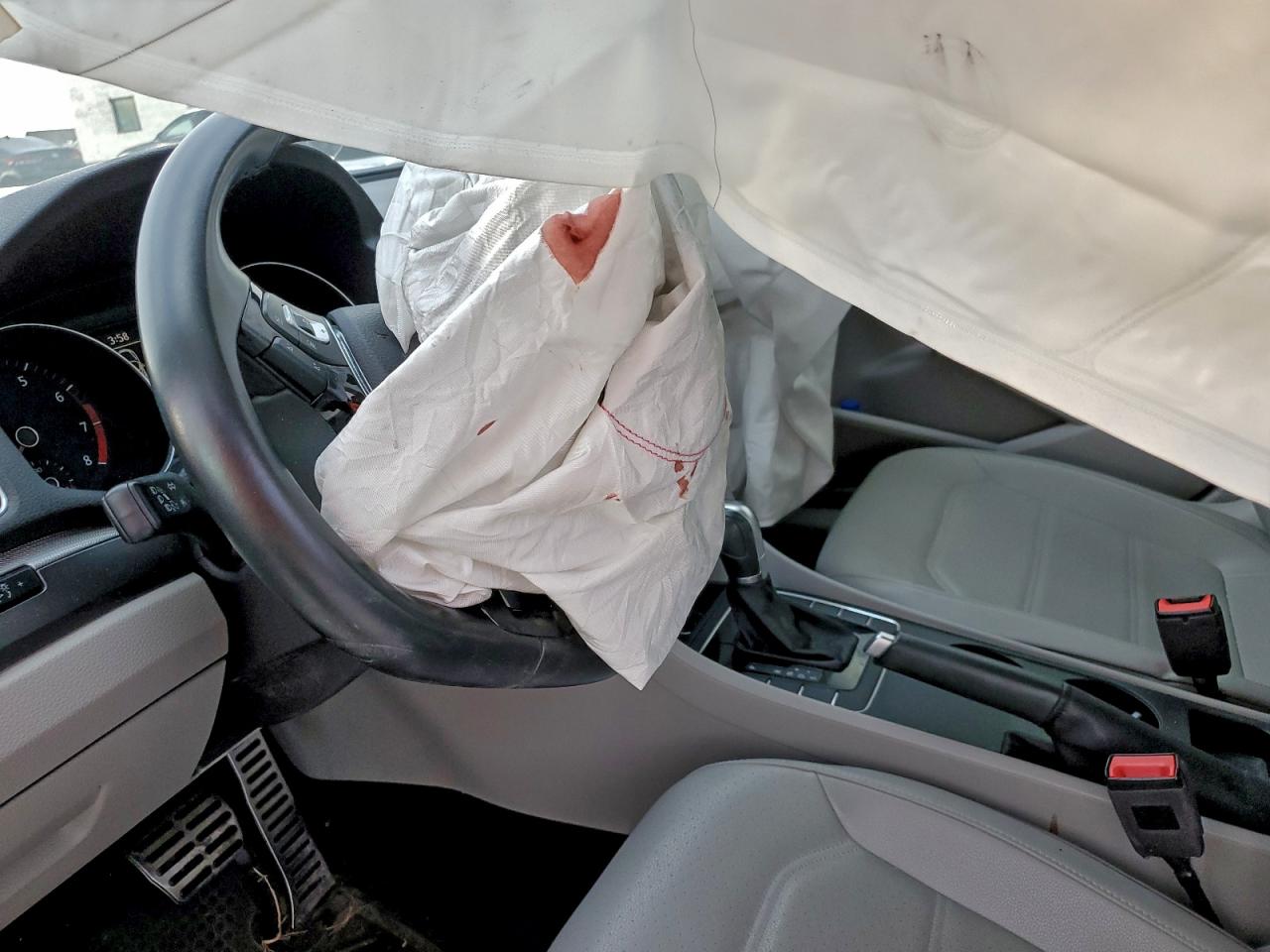 Volkswagen Passat S Image 12