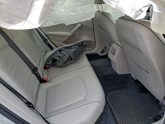 Volkswagen Passat S Image 5