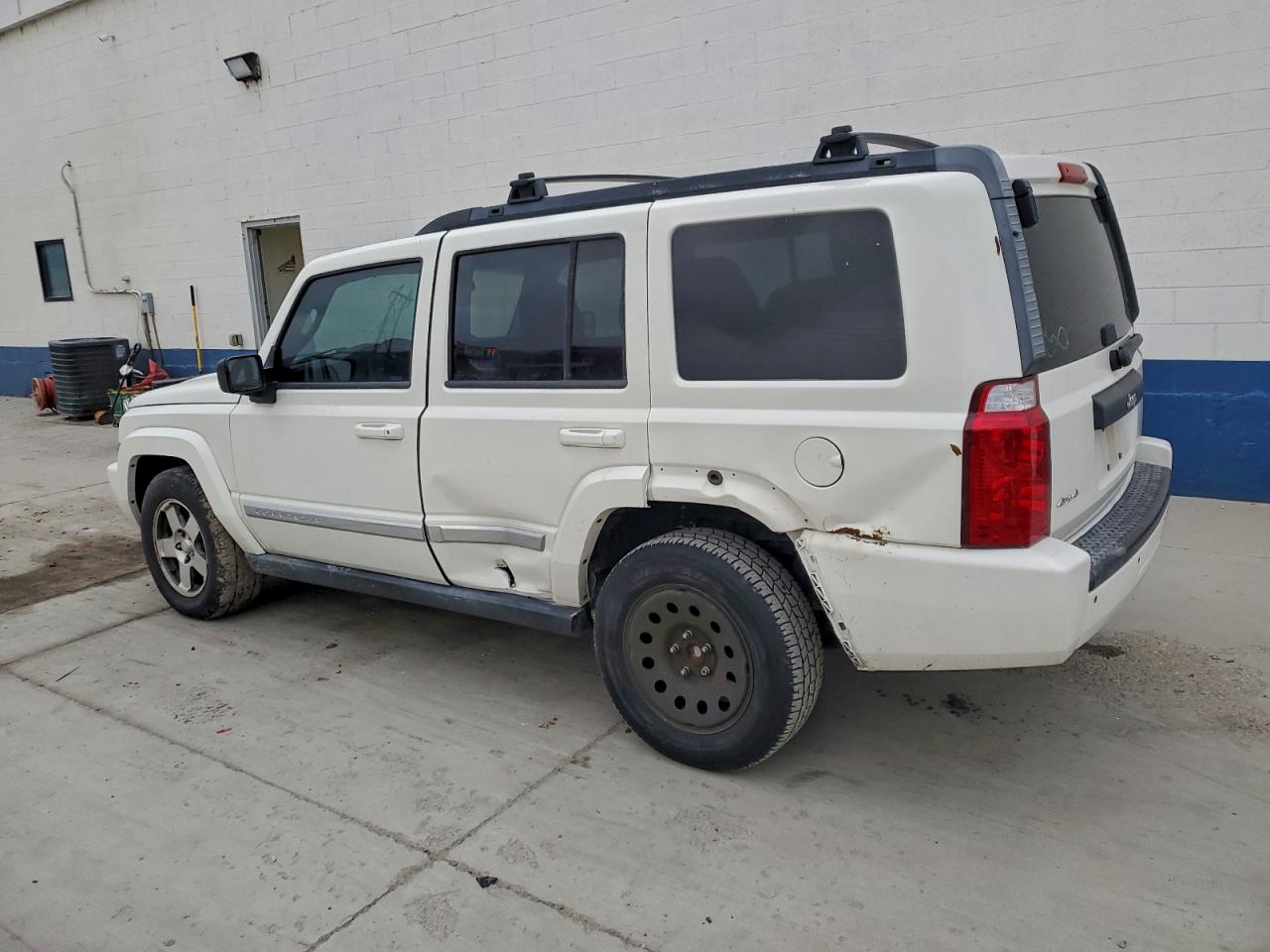Jeep Commander Sport Image 2