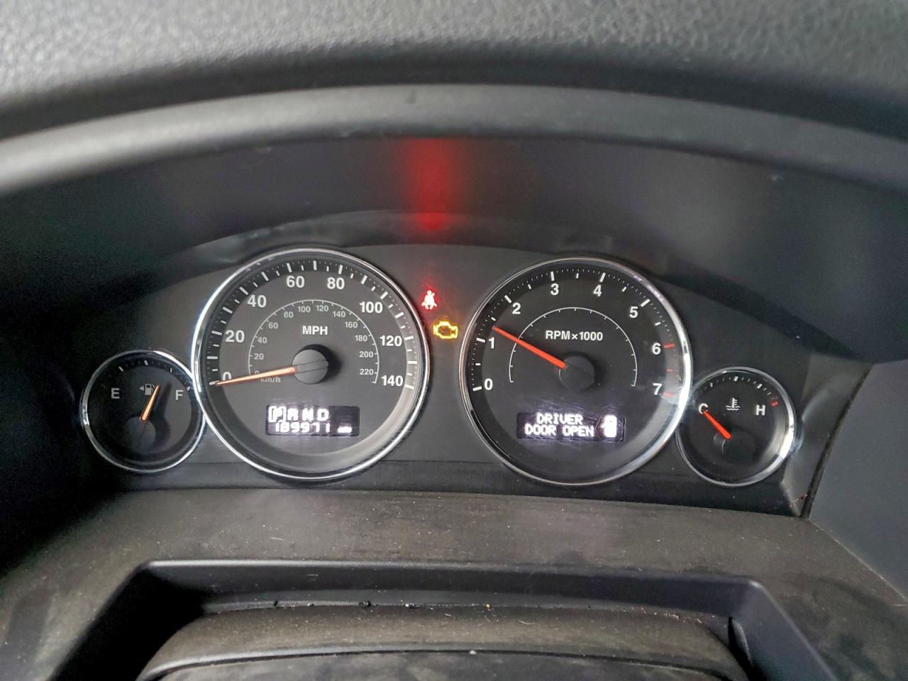 Jeep Commander Sport Image 6