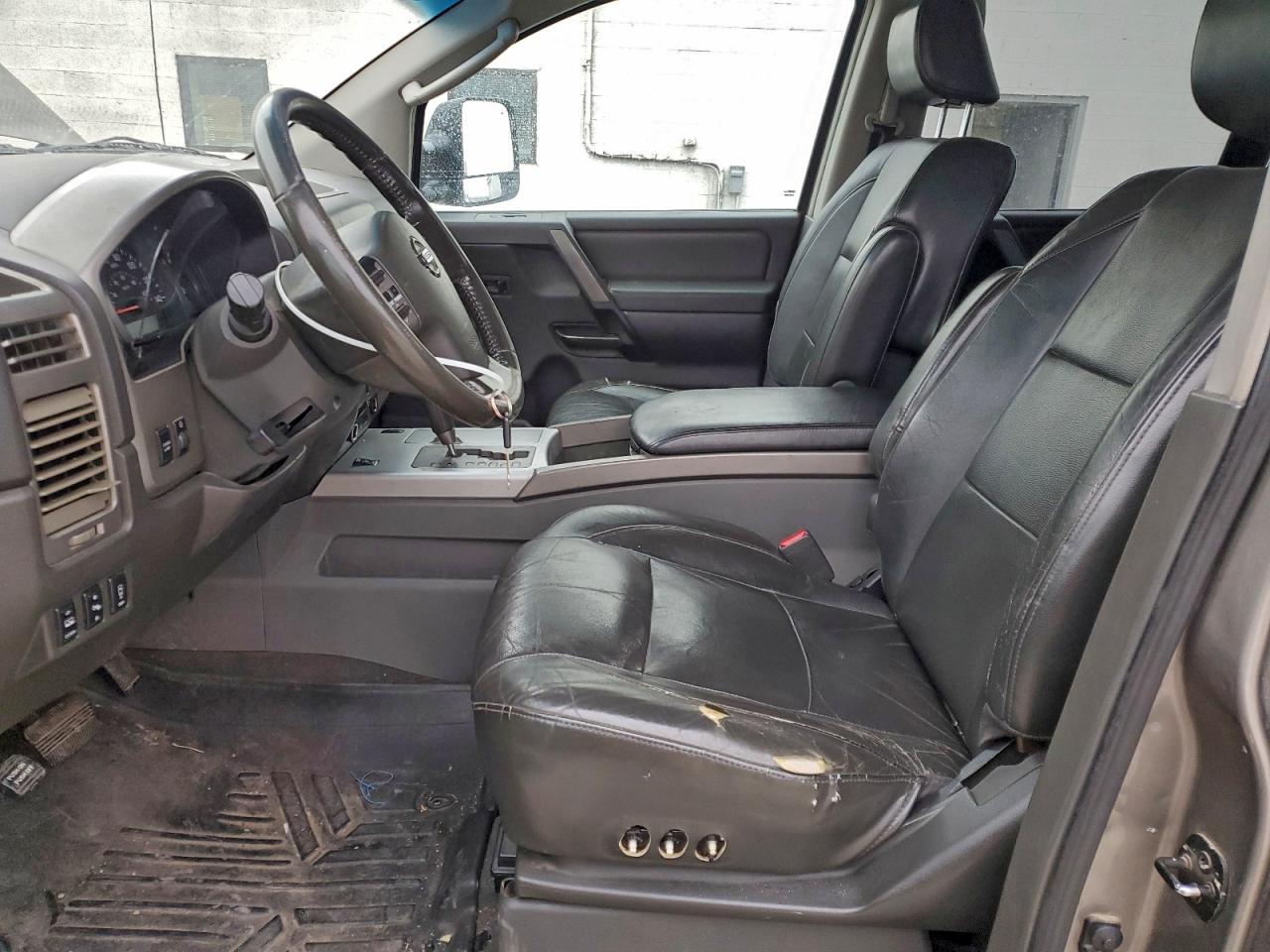 Nissan Titan Xe Image 3