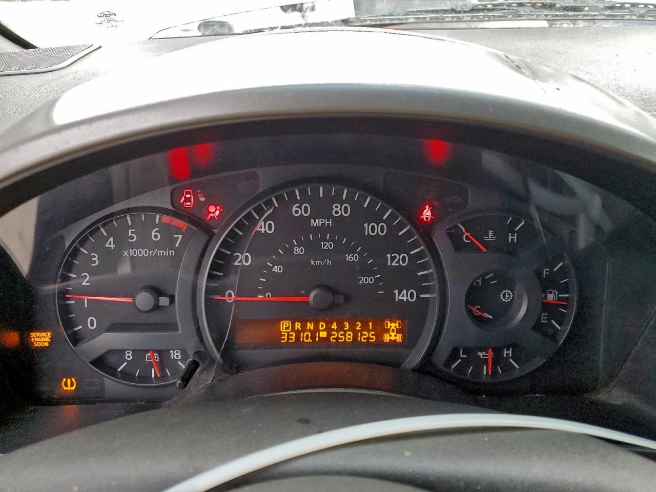 Nissan Titan Xe Image 8