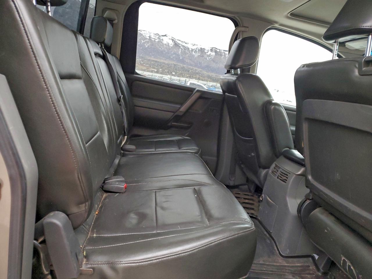 Nissan Titan Xe Image 9