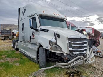  Salvage Freightliner Cascadia 1