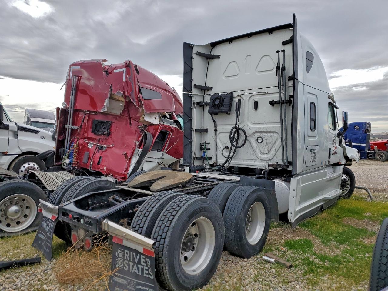Freightliner Cascadia 1 Image 2