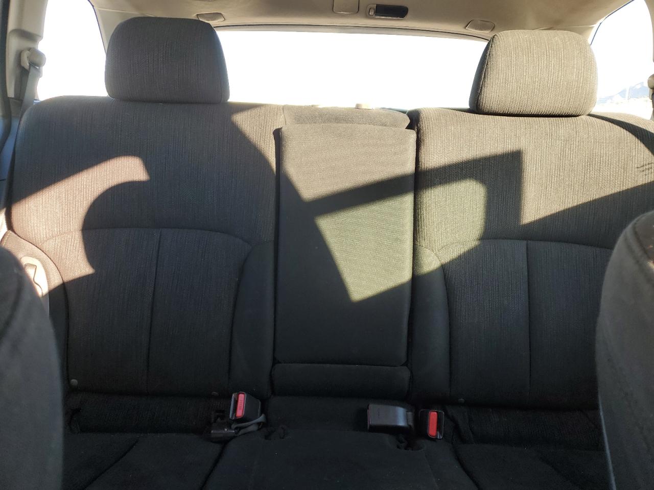 Subaru Outback 2.5i Image 11