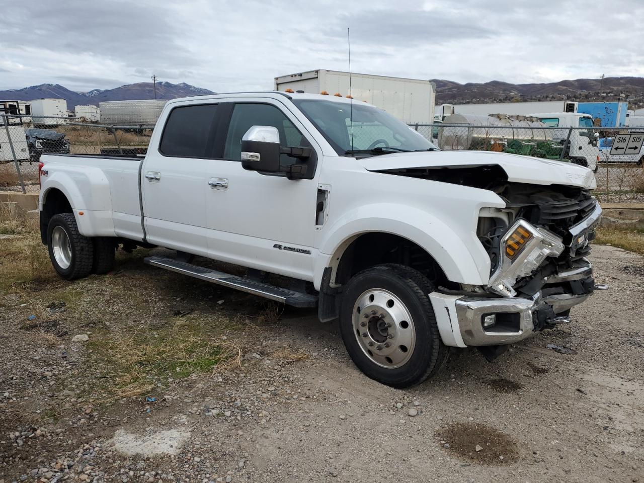 Ford F-450 Super Duty Image 3