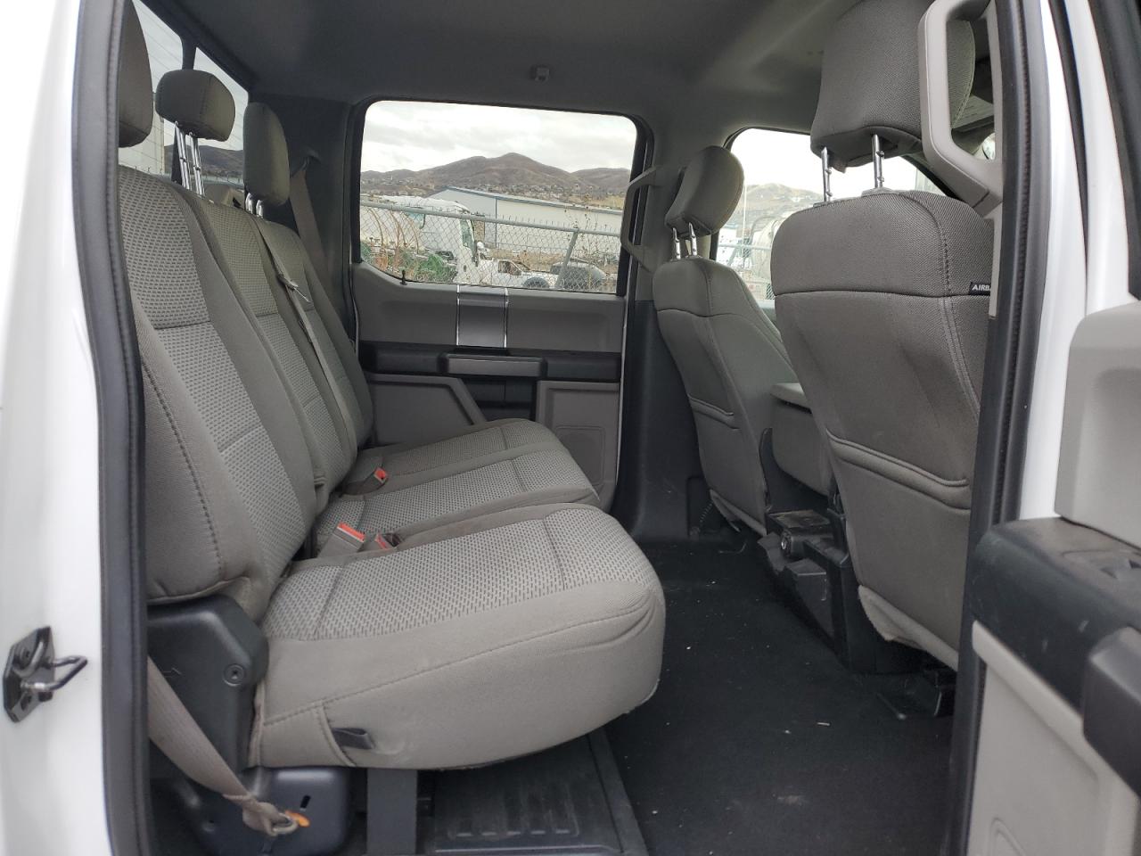 Ford F-450 Super Duty Image 10