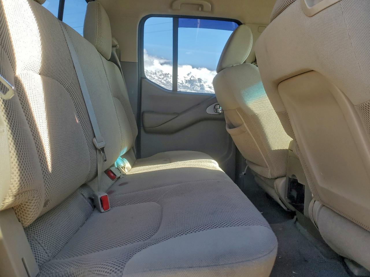 Nissan Frontier S Image 9