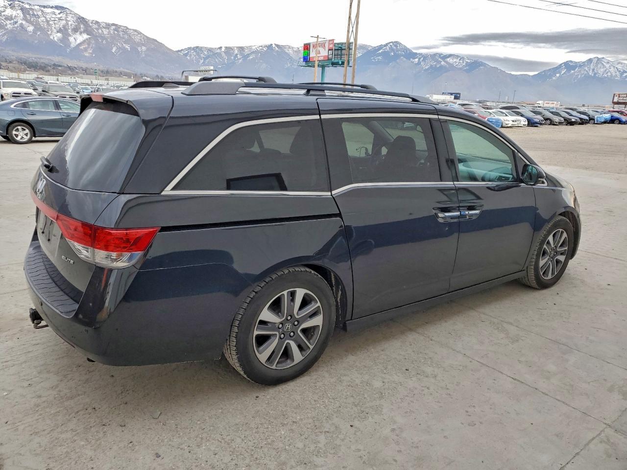 Honda Odyssey Touring Image 2